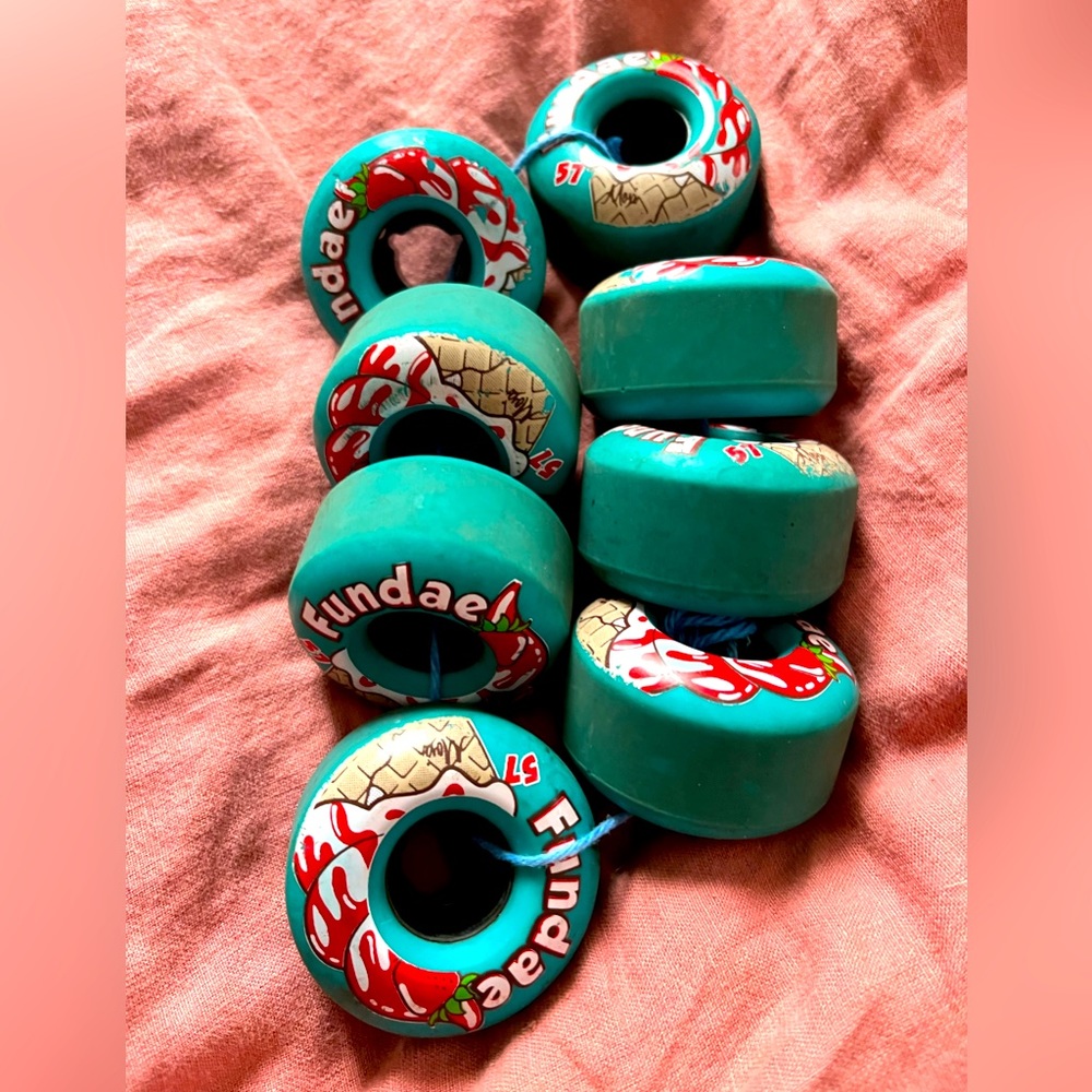 Moxi Fundae Rollerskate Wheels Set of 8 color Jade